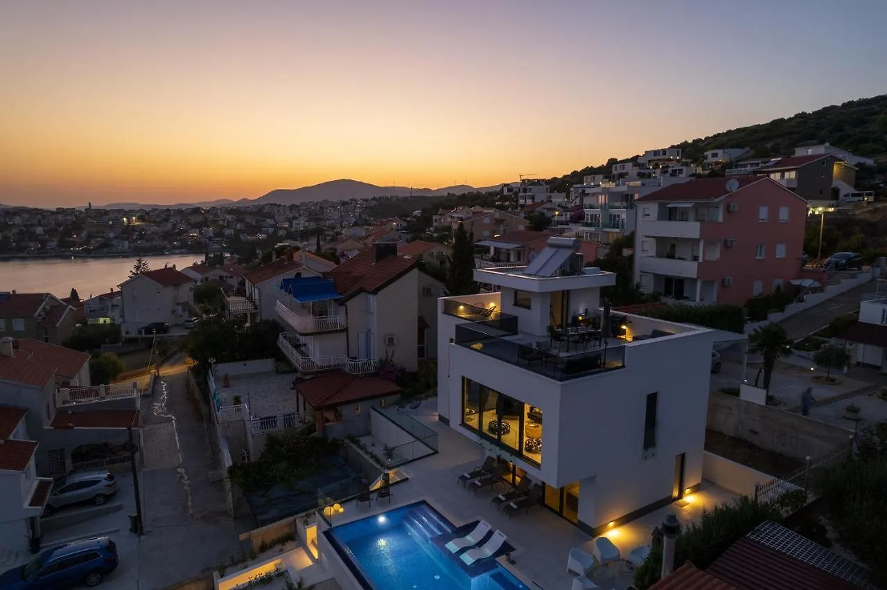Villa Julian With A Heated Pool Trogir Kroatien