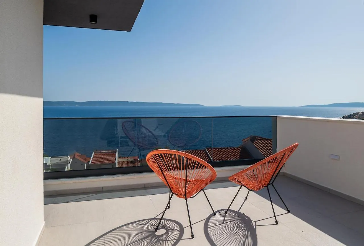 Villa Julian With A Heated Pool 트로기르