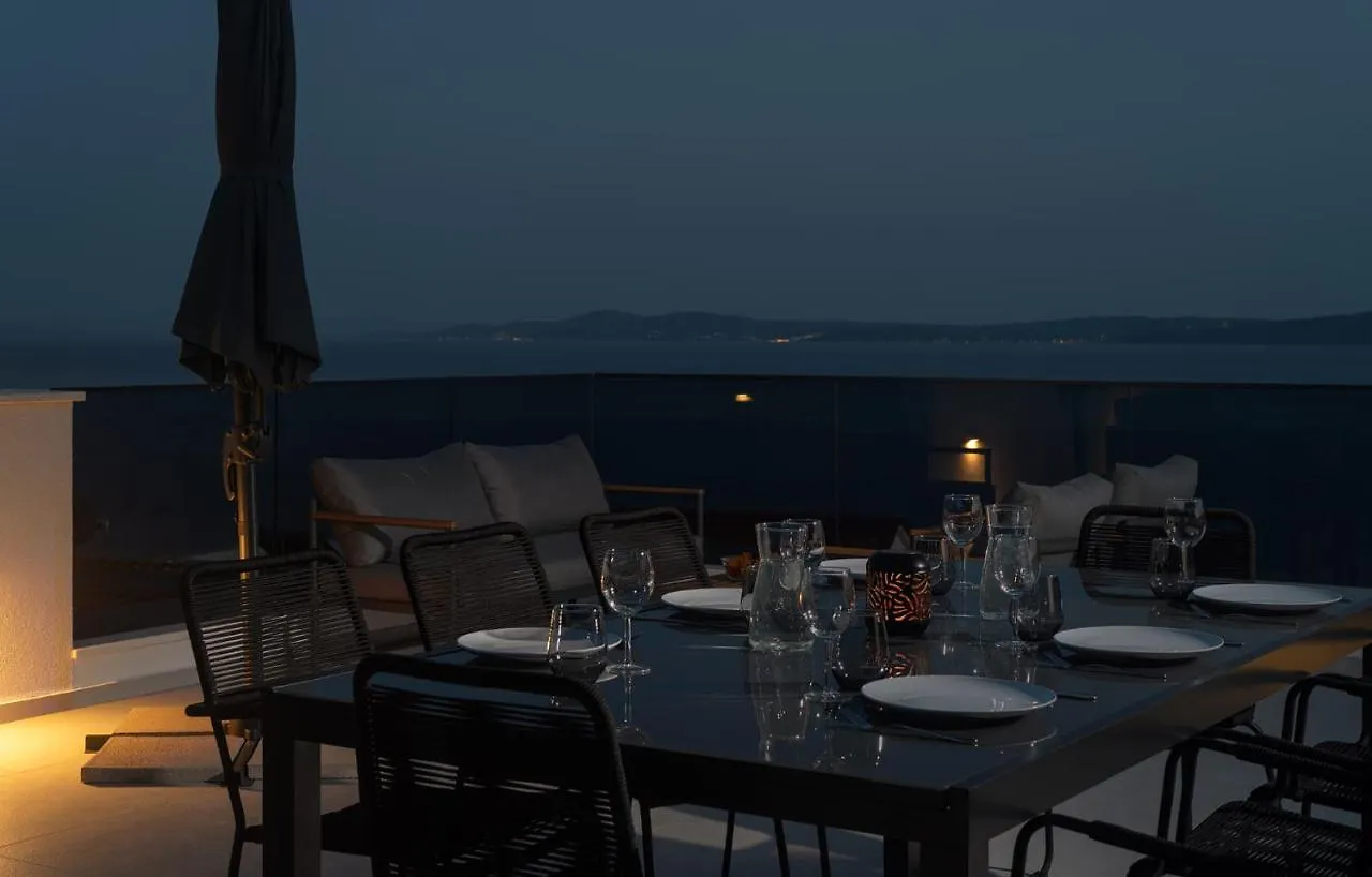 Villa Julian With A Heated Pool 트로기르