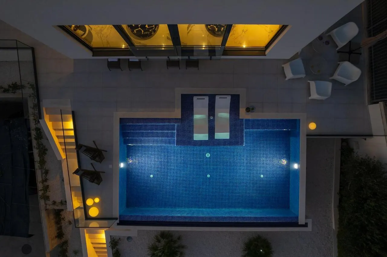 Villa Julian With A Heated Pool 트로기르 0*,