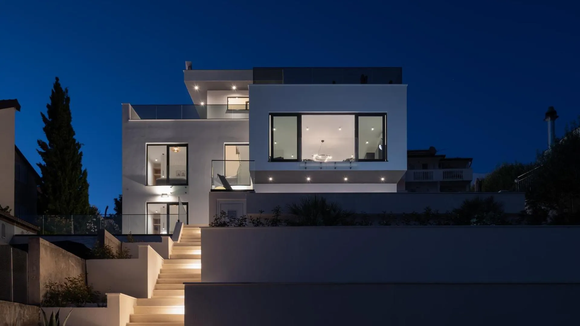 Villa Julian With A Heated Pool 트로기르